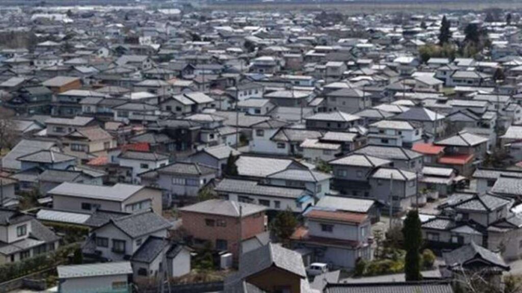 【悲報】日本人、ついに家を建てるお金が無くなる