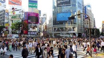 日本では失礼に当たるのに中国人がなかなか思い至らない行為は？「大声で話す」「列への割り込み」…