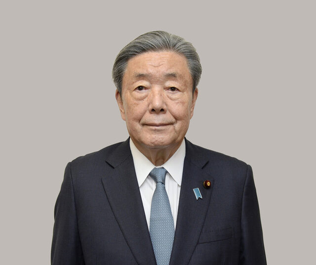 再）森山幹事長「消費税守り抜く」