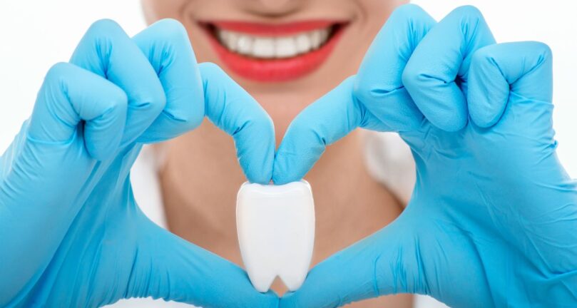 検診で歯科医が同じゴム手袋を継続使用。片想いのクラスメートと間接キスだぜ！