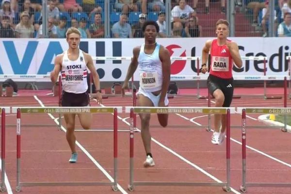 陸上の世界大会で、競技中に男子ハードル選手の性器が露出、しかも優勝