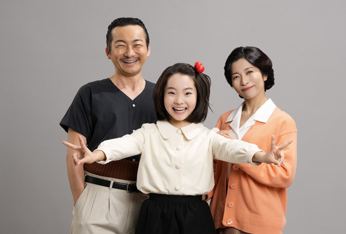 【舞台】「じゃりン子チエ」ビジュアル公開　三倉茉奈がヨシ江に　“貴重”な親子3人仲良しショット