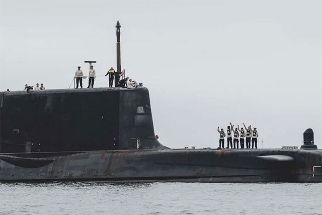 「ソビエトの原子力潜水艦が潜航時間世界最高です。1962年に潜航して、今だ浮上していません。」
