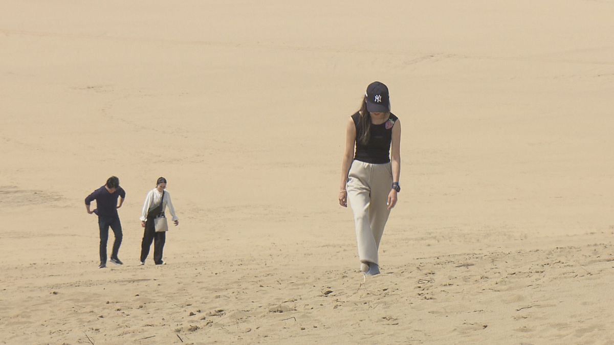 鳥取砂漠で熱中症疑いか「人が少しぐったりしている」と通報　鳥取市は36℃越え