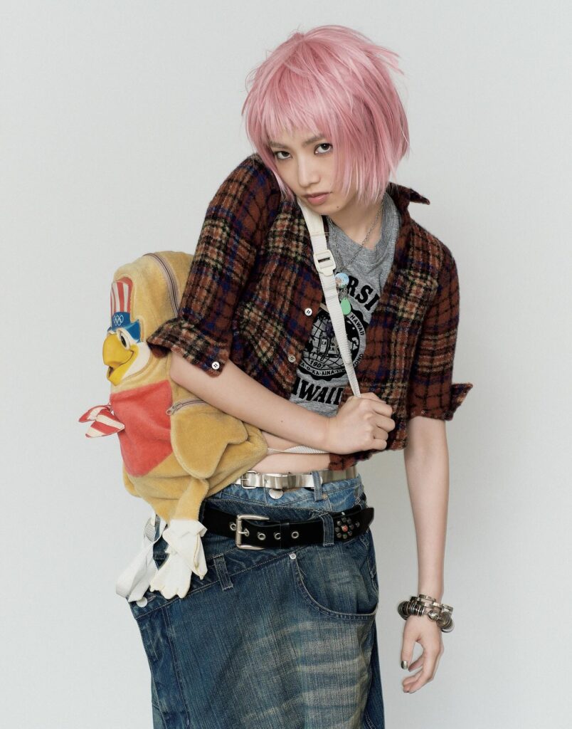 女優・小松菜奈、インスタに激変した姿公開で「ピンクヘアが可愛すぎた」「ビジュ良すぎてむせた」「可愛いよ！」