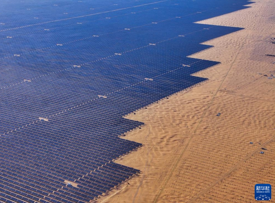 ( ^ハ^)内蒙古に青い海出現アルよ 余剰の太陽光パネルはこう使うアル
