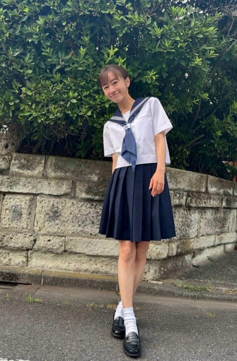 【芸能】松本まりか40歳　セーラー服オフショット「しっかり楽しんじゃった」　フォロワー絶賛「違和感なし」「優勝」