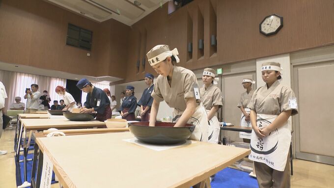 高校生のそば打ち全国大会で長野吉田高校戸隠分校「そば部」が結成以来初の2連覇 全国12チームの頂点に