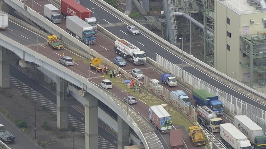 【速報】首都高3号渋谷線上り渋谷付近でダンプ横転。山手トンネルは大橋JCT先頭に内外両方通行止め
