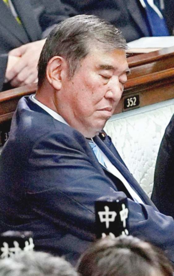 【なめられてたまるか！の代償】アメリカに5500億投資、利益の90％をアメリカが受け取る。防衛装備の購入が2兆5000億円。航空機を100機購入。コメの輸入増加75%増。その他農産品購入金額が約1兆2000億円