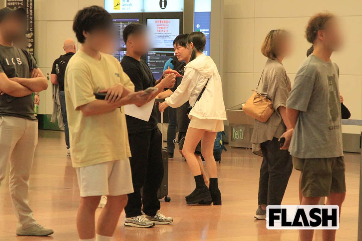 再)【独自】箕輪/厚介氏が「27歳Eカップインフルエンサー」と“サンダル不倫”　逢瀬のあと家族のもとへ…直撃の回答は？