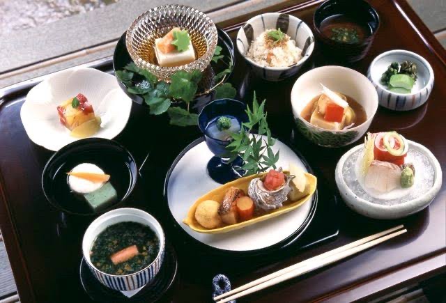 帰国子女「ハッキリ言うね。和食はまずいTOTO」  →？？
