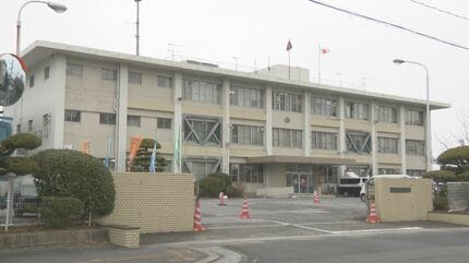 「イライラしてストレスを発散するため」体育館のトイレで男児3人の下半身をのぞき見