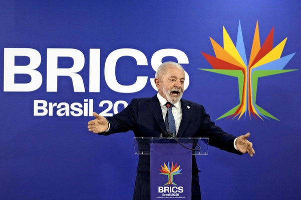 「ネットで他国脅すのは誤っている」…ＢＲＩＣＳ閉幕会見でブラジル大統領、演台たたきトランプ氏非難