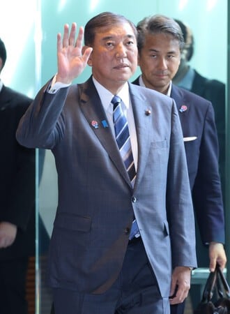 政府・与党が掲げた「一律2万円」の給付金　もらえるって本当ですか？←「はい」　貧乏人には4万円な