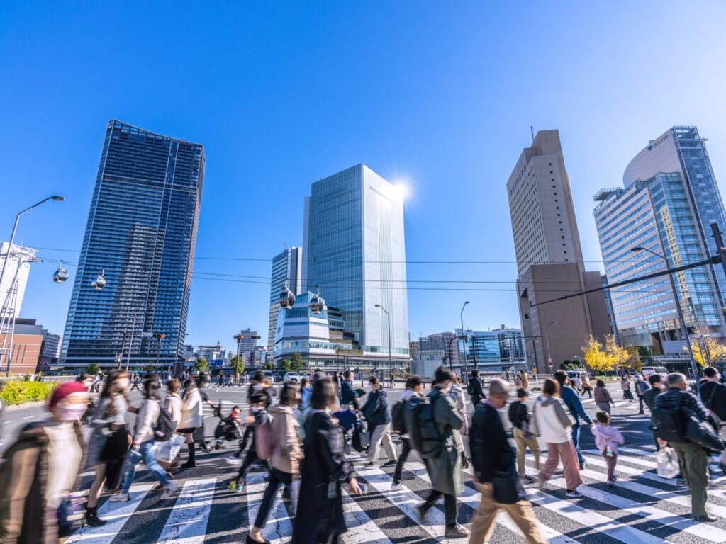 「自国は衰退している」と感じる人が多い国ランキング！ 1位は「フランス」。日本は何位？