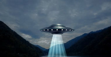 「雲間を飛ぶ巨大UFO…」米軍が南アジアで撮影した極秘動画が新たに公開「本物」と結論付け公式に記録