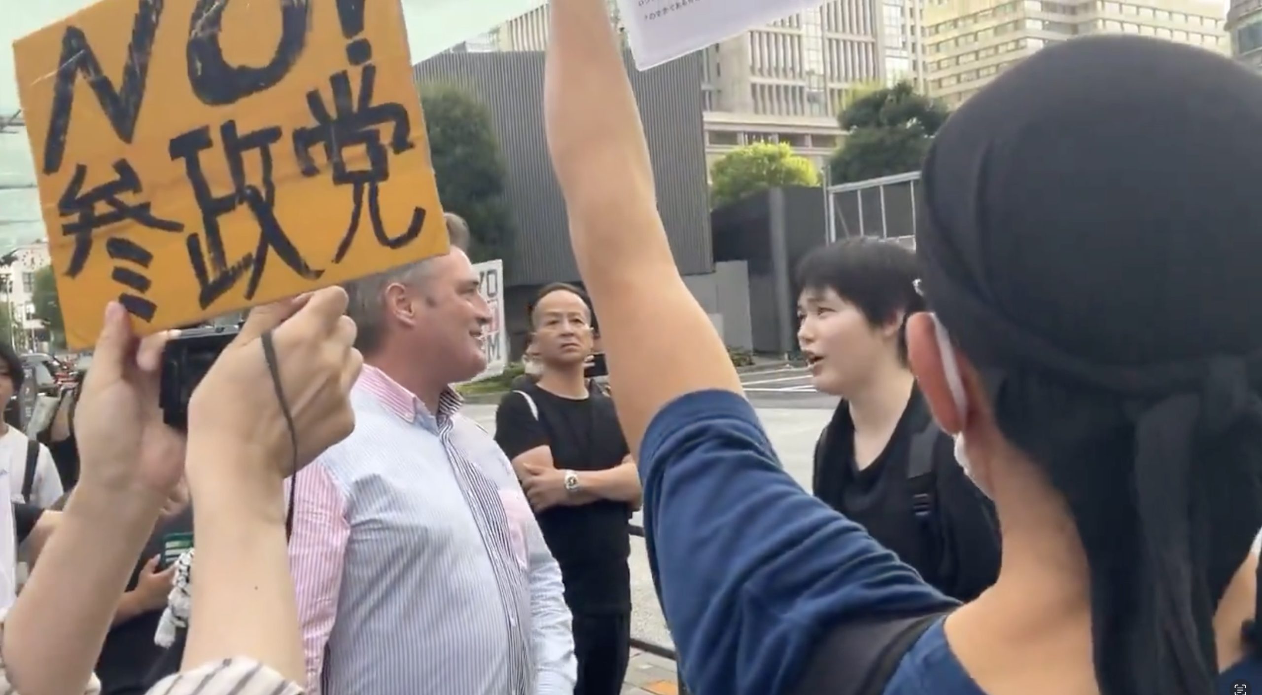 【www】参政党アンチさん、『参』の字も書けない