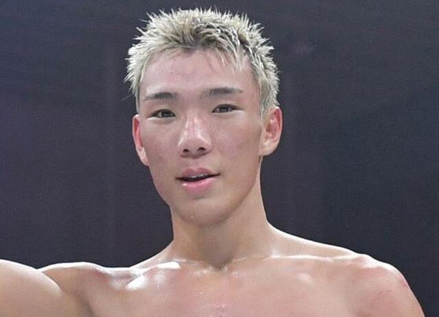 【ボクシング】亀田京之介は判定惜敗　12月に井上尚弥と対戦候補のSバンタム1位ピカソに善戦も…　試合後は相手の手を挙げ祝福