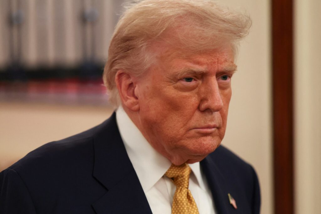 識者「トランプは日本にだけ見せしめで関税発動する可能性が高い😤」
