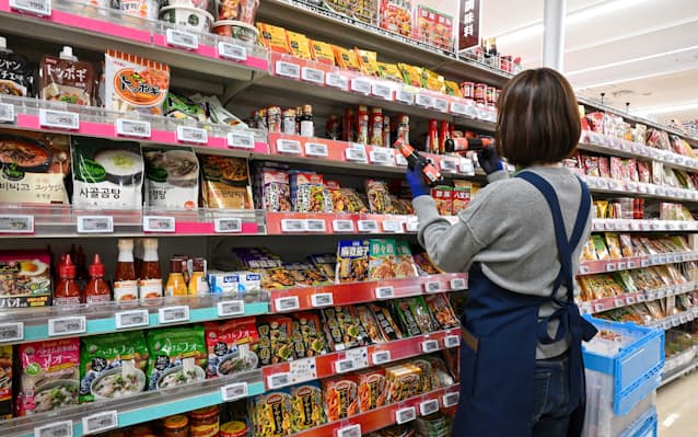 【値上げラッシュ】小売業の6割強 「25年度に値上げ」　割安感を打ち出すプライベートブランド（PB）でも3割超が価格を引き上げ