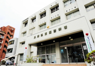 【兵庫】オレオレ詐欺、かけた先は女性巡査長　かつらやマスクで「高齢の母」に変装、待ち合わせ場所で受け子逮捕