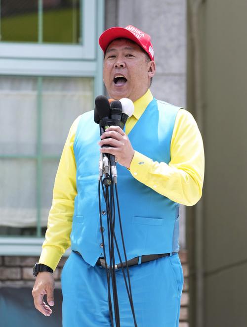 演説中の立花孝志「神戸新聞の情勢調査ではボクは３位で当選らしいです」神戸新聞「…。」