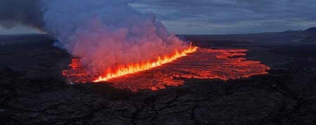 【国際】アイスランドで火山噴火　今後数百年続く恐れも