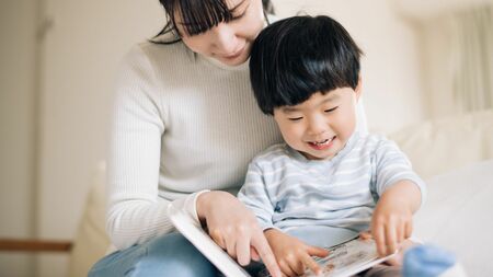 【教育】3男1女を全員東大理三に合格させた佐藤ママ「絵本1万冊読み聞かせ、童謡1万回歌うことで語彙力はアップする」