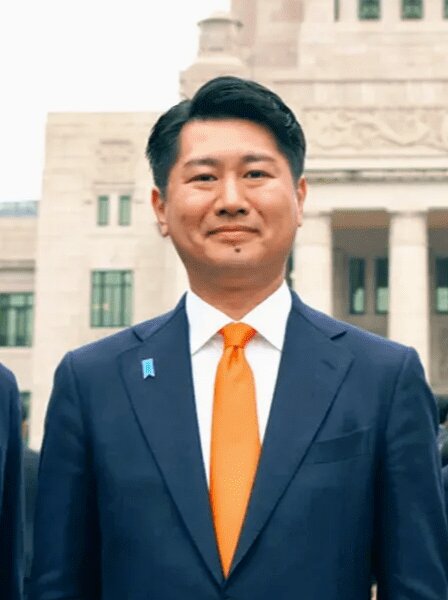 【文春】《妻は里帰り出産中》“参政党ナンバー2”鈴木敦衆議院議員が“期日前不倫”「ロングヘア女性と浴衣姿で同じ部屋に一晩…」