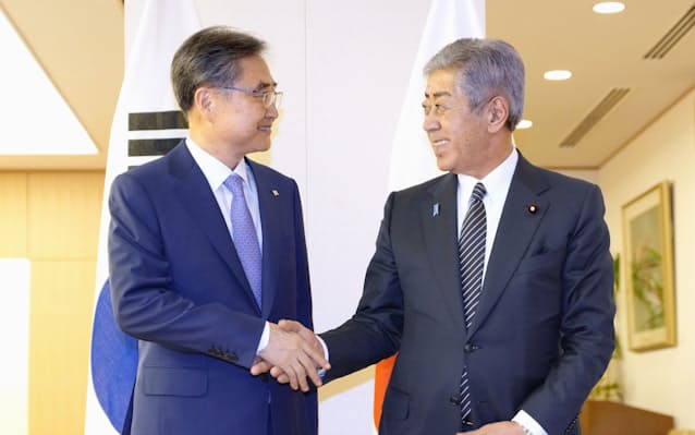【日経新聞】 岩屋外相、韓国新外相と初会談「インド太平洋で緊密に連携」