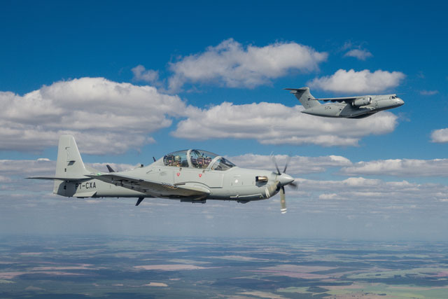 【欧州】ポルトガル空軍、A-29軽攻撃機・NATO仕様が初飛行　KC-390輸送機 3号機も受領し編隊飛行