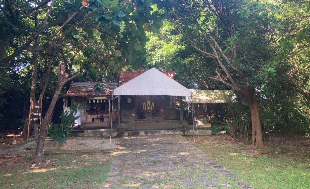 【沖縄】「扉が破壊されている」　神社に侵入、中を物色　自称オーストラリア国籍の大工を逮捕