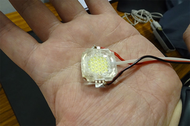 【熱っ！】VRで火傷“体感”。九州大学が開発した光熱触覚刺激デバイスの仕組み