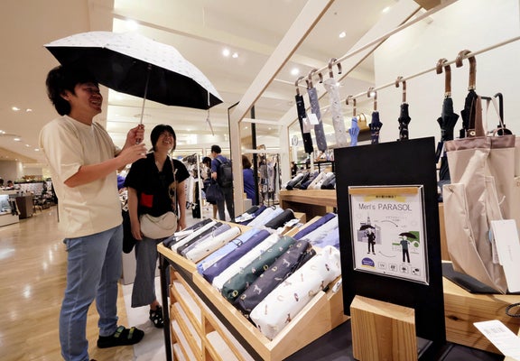 【生活/経済】メンズ日傘「抵抗感はあるけど」売り上げ５年で７倍、ブランドも誕生…猛暑で「男の新必需品」に