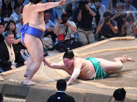 【相撲】名古屋場所、異例の手拍子＆コールが波紋　元NHKアナが苦言　SNSも「民度が落ちたのか」
