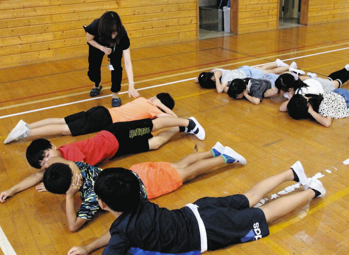 【群馬】クマ遭遇時の対処学ぶ　安中市立 松井田小の児童、教職員ら参加