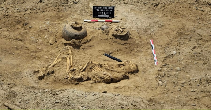 【考古学】3800年前に埋葬された「身長2mの巨人兵」を発見　アゼルバイジャン