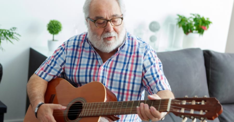 【脳科学】楽器練習を4年つづけた高齢者は「脳の老化」が止まっていた