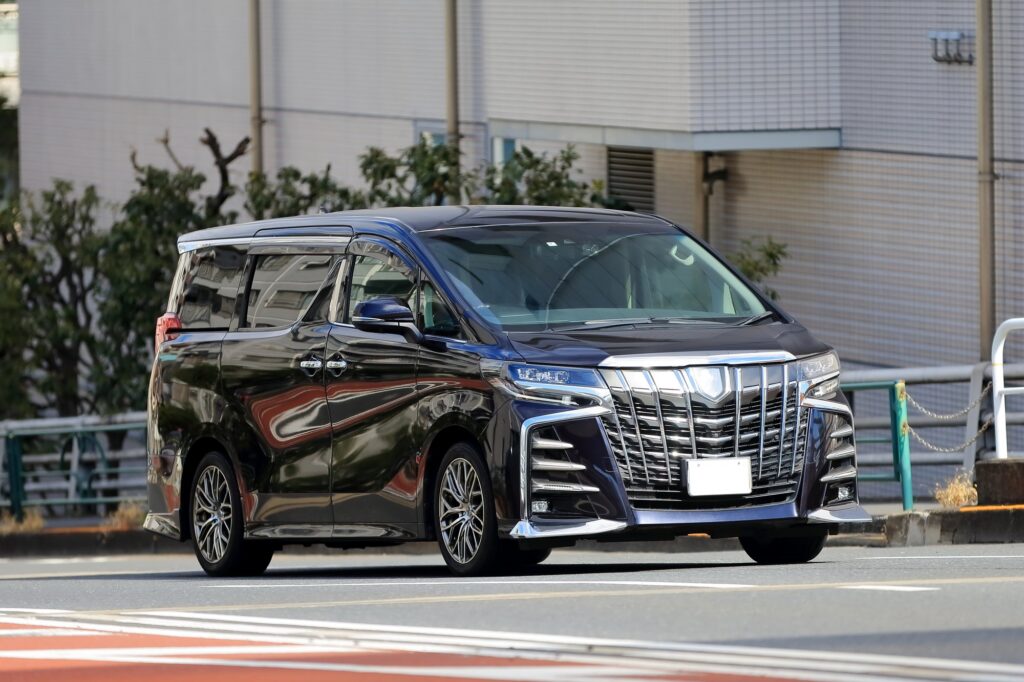 【解説】「残クレアルファード」大バズり、AIを駆使した動画に中高年がハマったワケ