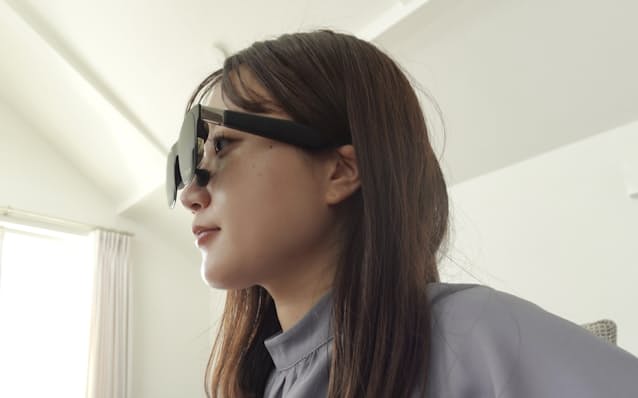 【記者が体験】XREALのAR眼鏡、目の前に｢専用映画館｣　寝転んでネトフリ三昧