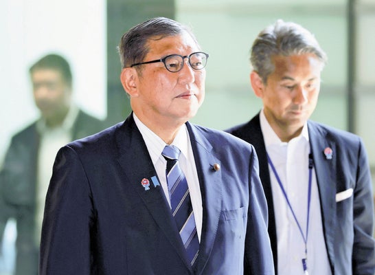 石破首相、足の痛み訴える　医務室で湿布