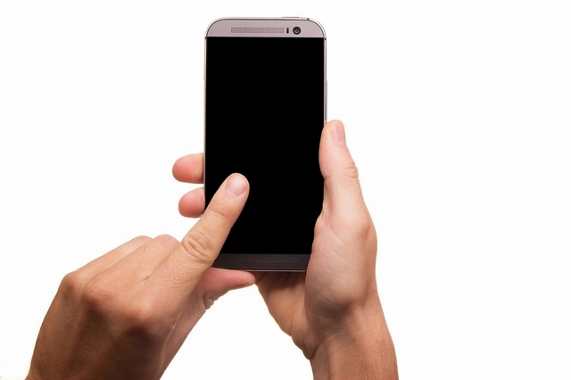 【政府】スマホ、リサイクル義務化へ　電池火災増加で