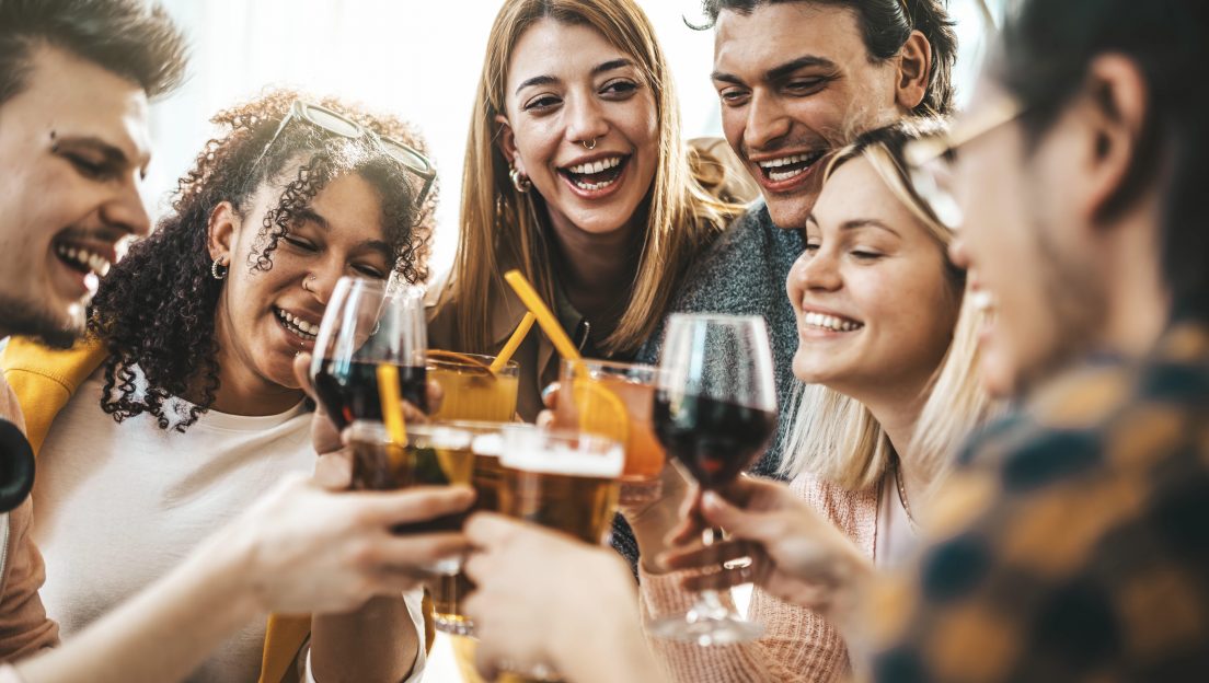 【酒害】「自覚なく問題行動起こす」アルコール依存症のリスクとは？ 予防治療考える「酒害サマースクール」で高知県内の医師が講演