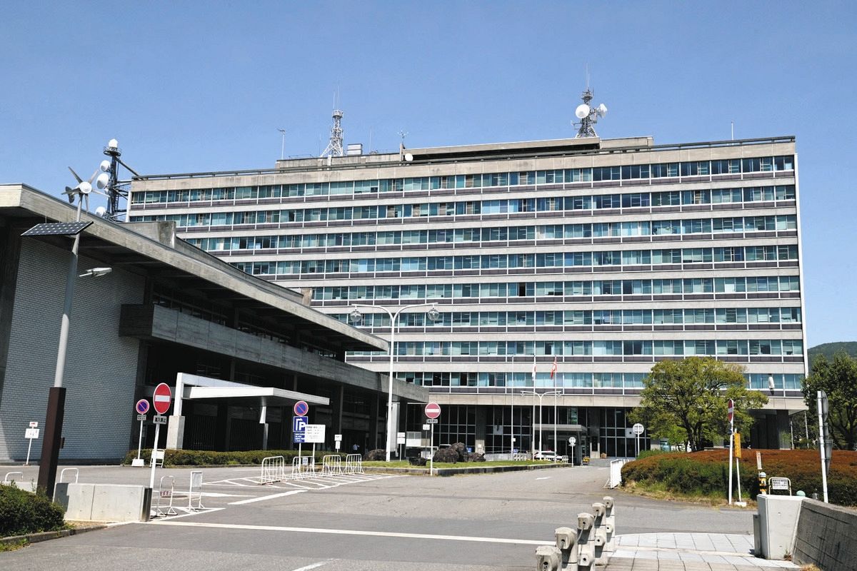 【長野】タイヤ外れ、たい焼き店の列に直撃　長野県警、日産ディーラーの整備士2人を書類送検