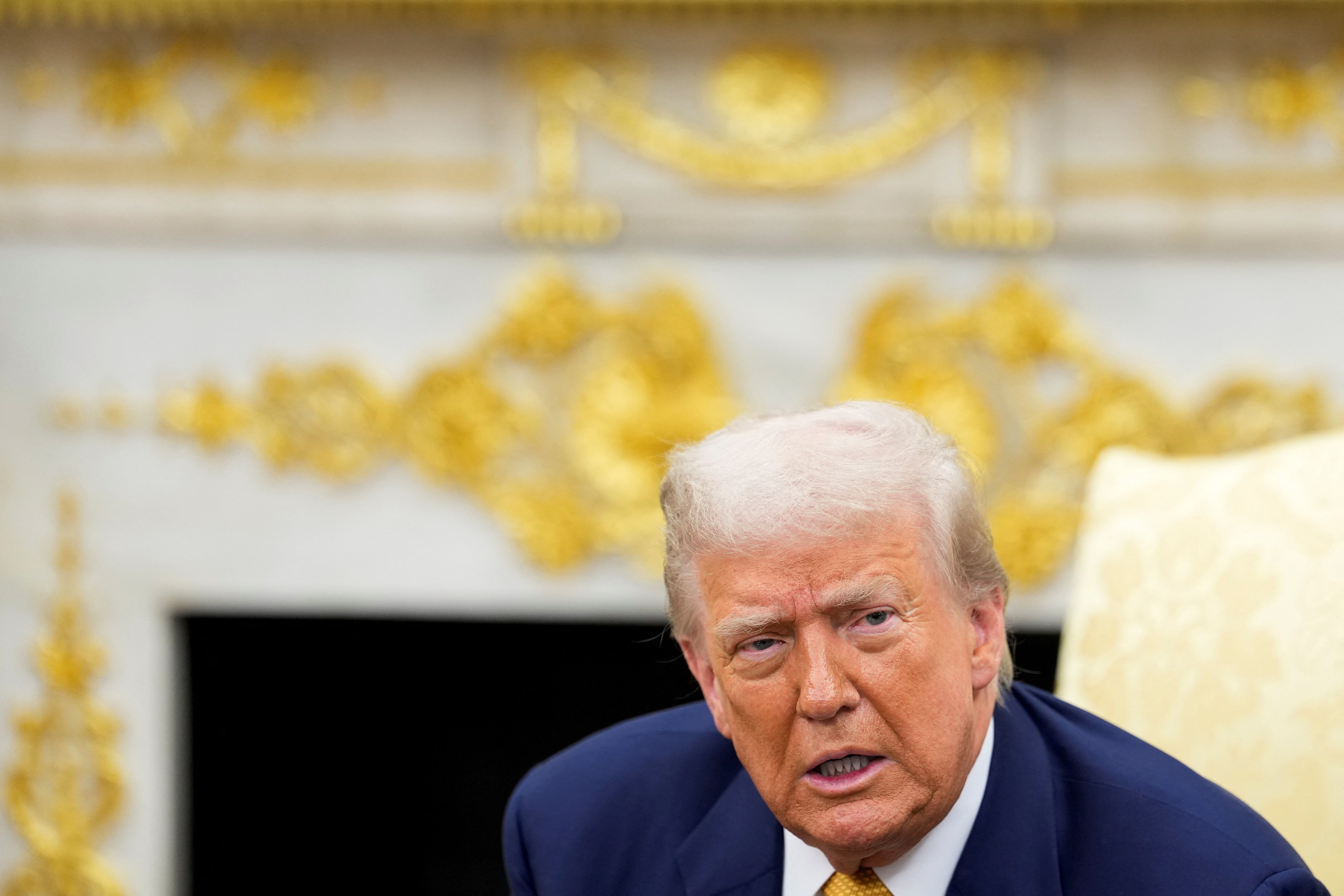 トランプ「工事費大幅超過中だ！これは利下げして貰わんとなぁ！」パウエル「それ別の工事です」ト「」