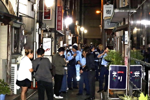 【静岡】「飲食店で刃物で刺された」女性２人、意識ない状態で救急搬送…背中刺した疑いで無職男（４１）を現行犯逮捕