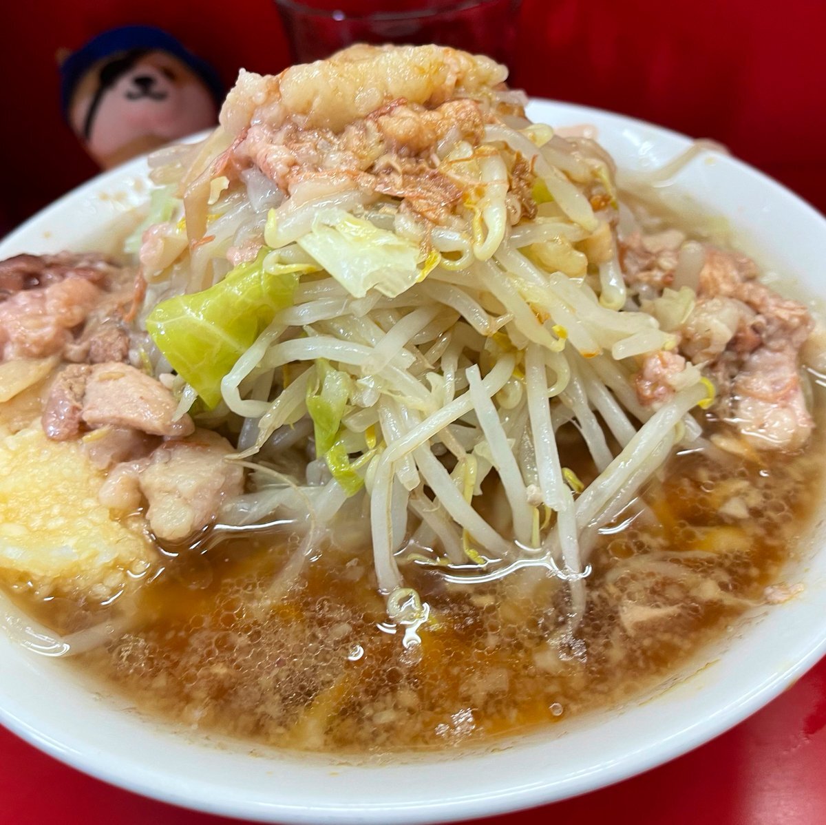 【食べ物？？？】ラーメン二郎の炎上騒動 ジロリアンからは「20分は無茶ではない」「鉄の掟に従ってこそ」と擁護の声 →→ Ｘ民『そんな店には行かねーよ！！』
