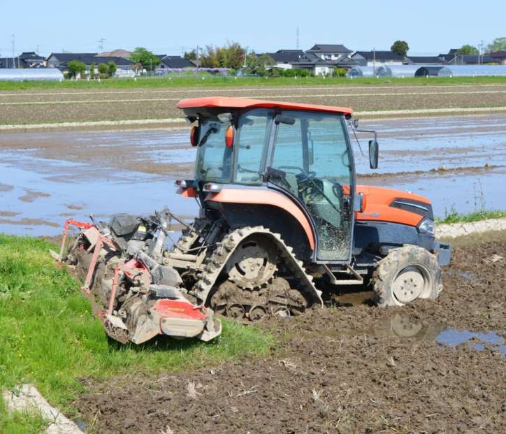 【鹿児島】トラクターの下敷き 身元不明の遺体見つかる 大部分が白骨化 性別も不明 知人が田んぼで発見