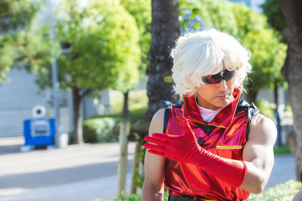 れいわ山本太郎代表、Zガンダムのクワトロ大佐のコスプレで岡本麻弥候補の応援に駆けつける